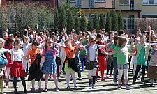 Taneczny flash mob w szkole na Bielanach