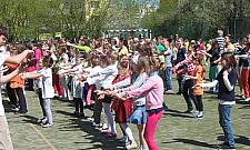 Taneczny flash mob w szkole na Bielanach