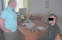 Nocny kolekcjoner damskich torebek