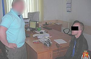 Nocny kolekcjoner damskich torebek