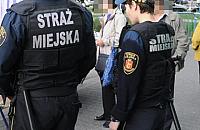 Nudystka paradowa�a po Br�dnie