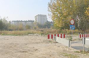 Komunalne stoją puste, a ludzie czekają