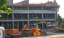 Hilton z basenami i centrum rozrywki za rok