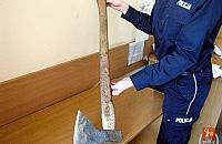 Pogo� z siekier� w r�ce na Studziennej