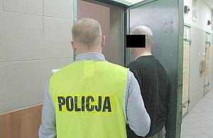 Nożem w wujka, bo ten siusiał do zlewu