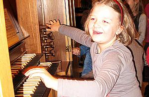 Żaby, muzyka i dzieciaki w parku Bródnowskim