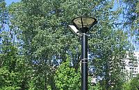 Park przy Gwiaździstej w ciemnościach, słupki zamiast latarni