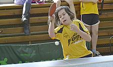 16 lat przy stole do ping-ponga