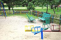 Młodzież demoluje legionowskie place zabaw