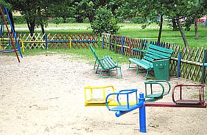 Młodzież demoluje legionowskie place zabaw