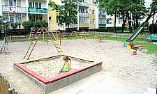 Młodzież demoluje legionowskie place zabaw