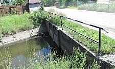 Na Listopadowej rurociąg i zbiornik retencyjny