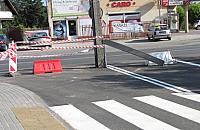 Słup na środku jezdni, brak znaków - Wawer przeklina kolektor