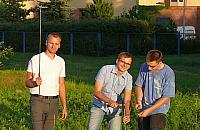 Light field pod linią wysokiego napięcia: świetlówki zapalają się same