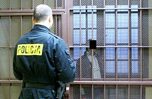 Klaudyny: wyciągnęli przed blok i pobili