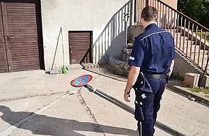 Ze znakiem na pobliski złom