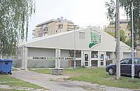 Lodowisko na Obro�c�w by�o jednak zbyt g�o�ne