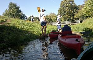 Dwóch panów w łódce: radni spłynęli Kanałem Bródnowskim