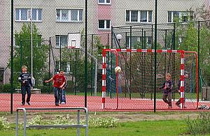 Skończ z nudą, przyjdź na boisko!