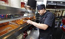 Społecznik (także) od kurczaków załatwił KFC?