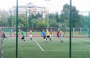 Boiska na Bemowie zamknięte, ale i otwarte. Muszą zarabiać