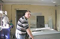 Na miejscu od lat: człowiek ze szkła