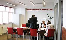 Starostwo dba o interesantów: są kanapy i zabawki