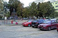 Kasprowicza: kierowcy szaleją... na placu zabaw