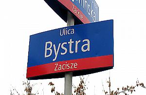 Wstrzykną polimery w Bystrą, tani sposób na drogi gruntowe