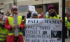 Przedszkolaki pikietowały pod ratuszem