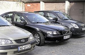 Straż miejska bezradna wobec zastawiających garaże