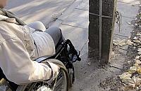 Inwalidka na wózku uwięziona w Płudach