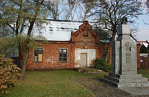 Murowanka niszczeje, koniec marzeń o muzeum Wawra?