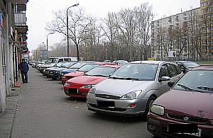 Marymoncka zastawiona samochodami