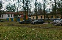 Ciasno pod przedszkolem przy Kaliskiego