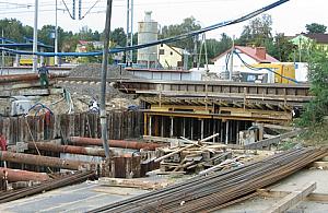 Budus bankrutem, przetarg w drodze, tunel w...