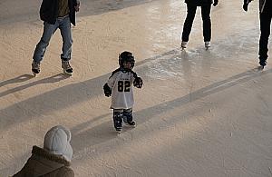 Anin - z łyżwami na basen