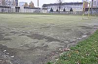 Fatalny stan boisk szkolnych na Porajów. Zajmą się nimi?