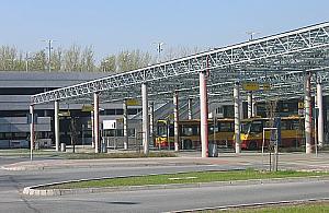 Z nożem na ochroniarza na pętli Młociny