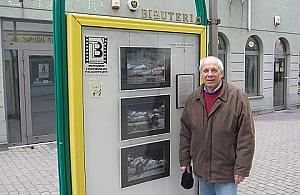 Artystyczny recykling reklamowej gabloty