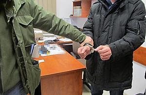 Napadał z bronią na sąsiadów