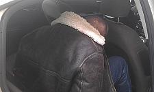 Stalker zaczaił się z toporkiem pod komendą