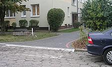 Korkowa: nie parkować przed wejściem!