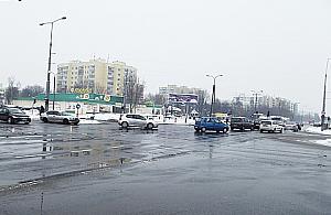 Powstańców i Radiowa: lewoskręty czekają na tramwaj