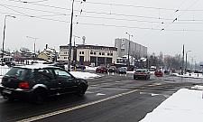 Powstańców i Radiowa: lewoskręty czekają na tramwaj