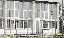 Niebezpieczne okna w szkole przy Staffa