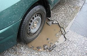 Wpadłeś w dziurę? Zgłoś szkodę i odzyskaj pieniądze!