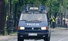 Urzędnicy z byłym posłem po godzinach ratują staruszkę