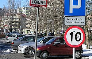 Będzie szlaban przed urzędem dzielnicy