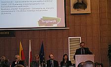 Całuski, łzy i kąśliwe uwagi: nowy układ w dzielnicy